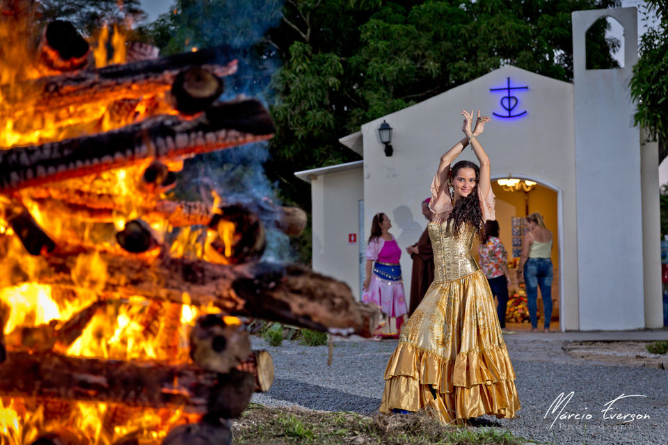 Inauguração da Capela de Santa Sara Kali